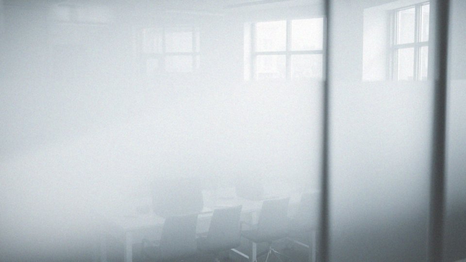 Jak zbyt duża poufałość wpływa na efektywność pracy?