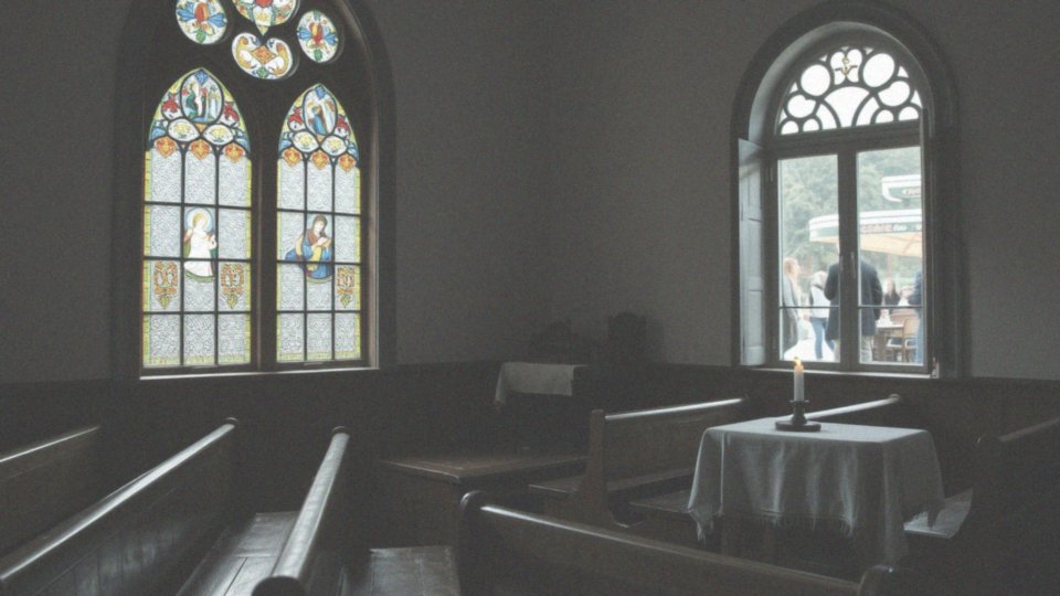 Jak Konferencja Episkopatu Polski zmienia podejście do imprez w piątek?
